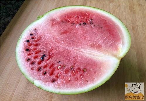 做完核酸回家吃瓜,悠闲回家吃瓜，享受夏日时光